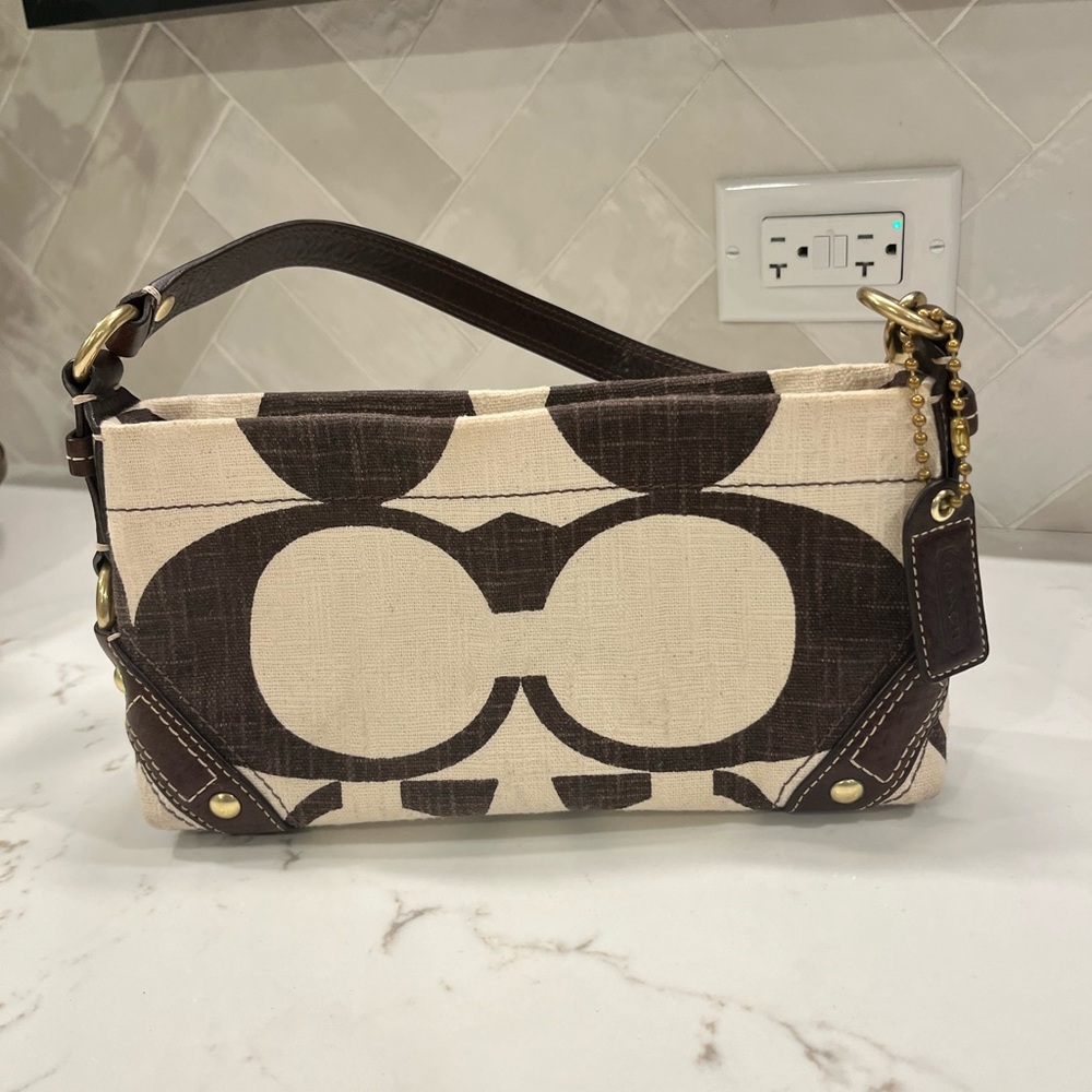 Coach cream and brown shoulder bag. Excellent condition- used twice.